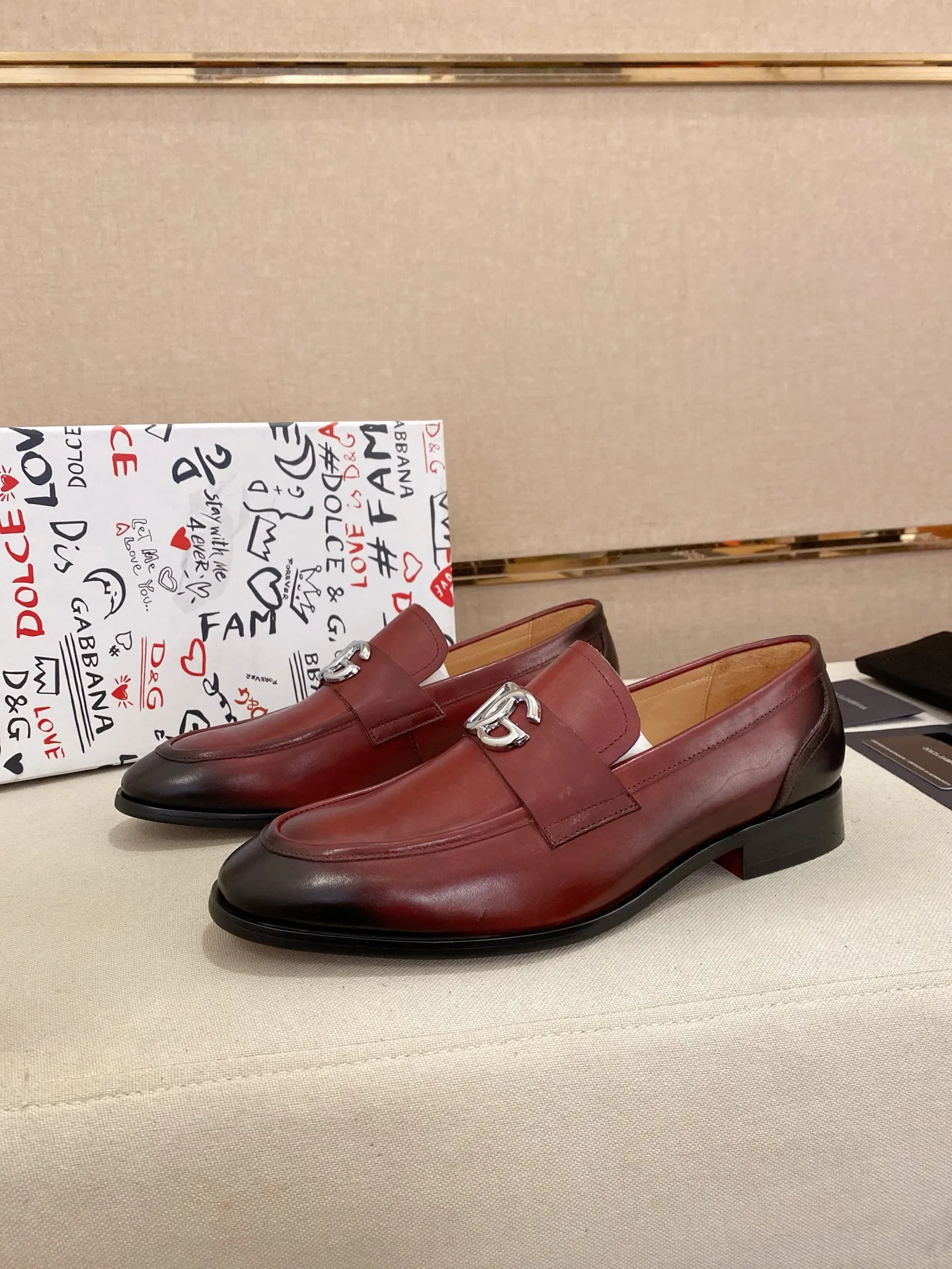 Men's clothing and shoes💰 520💰🌲DG top-notch🔍🔍men's new leather shoes🚹sold at the same time⚠The uppers are imported cowhide from Italy, the entire imported cowhide lining, and imported accessories💪💪, completely 1⃣️ vs. 1⃣️🇮🇹 💪💪, ⚠Sole: The original sole is specially provided by the original factory, the exclusive movable molded sole is super comfortable, ⚠Original factory follow-up goods, 🔍🔍high quality, can be entered and exited at will, welcome to compare ⚠Size number: 38-44. Can be customized 45 non-returnable